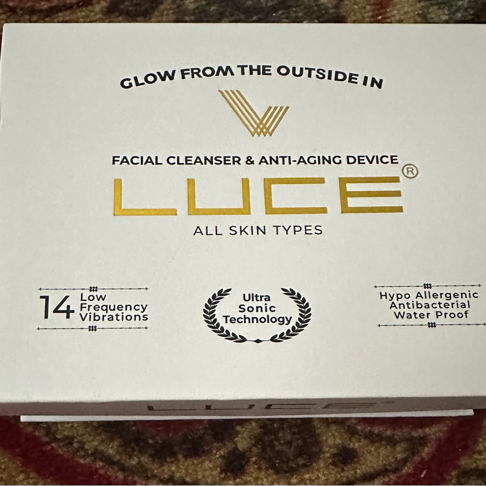 The LUCE 180 Facial Cleanser